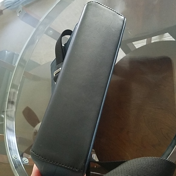 louis vuitton messenger bag - Picture 3 of 8